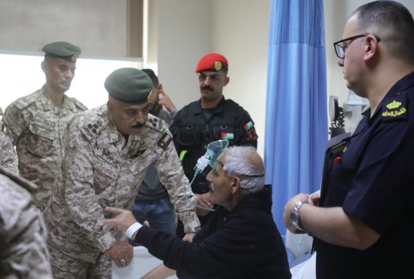 بالصور .. القوات المسلحة تشارك منتسبيها فرحة العيد وتعود المتقاعدين والعاملين