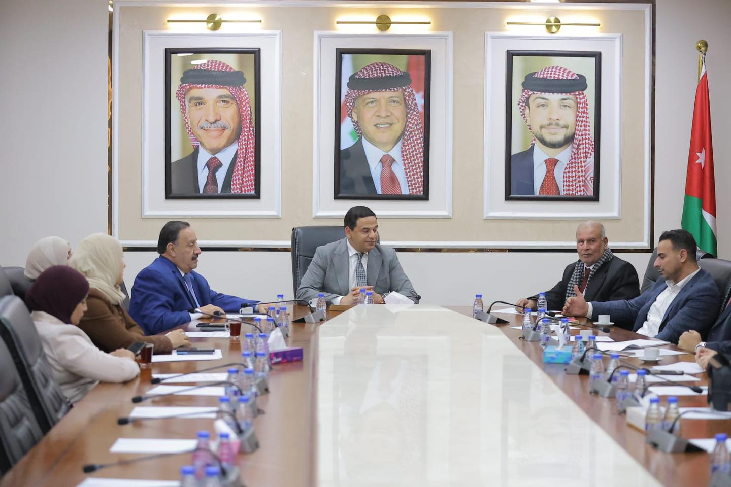 الطاقة النيابية تدعو الحكومة لتحمّل كلف المحروقات