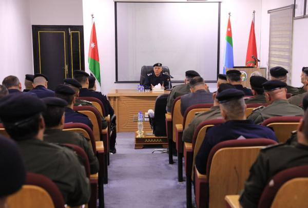 مدير الأمن العام يزور قيادة شرطة البادية الملكية ويلتقي مرتباتها