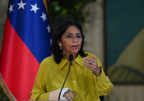 واشنطن ترفع العقوبات عن الرئيسة الفنزويلية بالوكالة