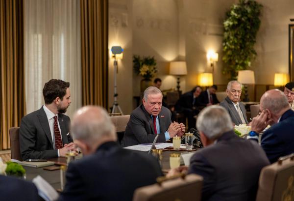 الملك خلال لقاء مع رؤساء وزراء سابقين: الأردن بخير وسيبقى بخير