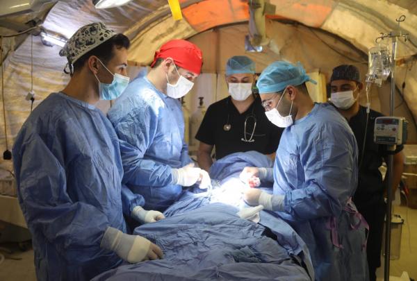 المستشفى الأردني جنوب غزة يجري عملية جراحية دقيقة لسيدة خمسينية