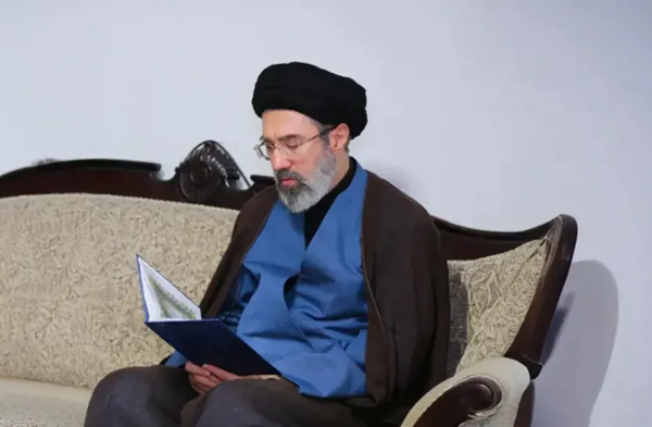 خامنئي: إيران قوة عظيمة وجيراننا شهود على معجزة