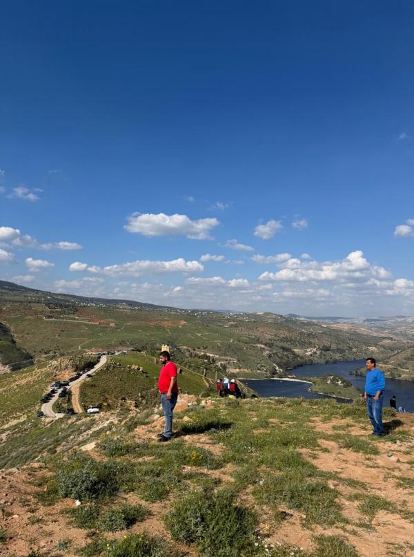 إقبال سياحي على سيل الزرقاء ومحيط سد الملك طلال