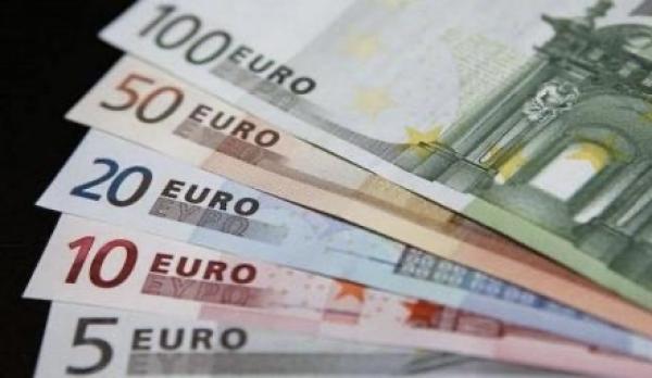 استقرار نسبي للإسترليني أمام الدولار واليورو