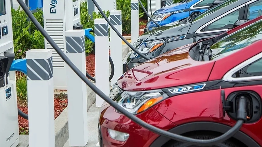 تراجع طلبات ترخيص محطات شحن المركبات الكهربائية 54 %