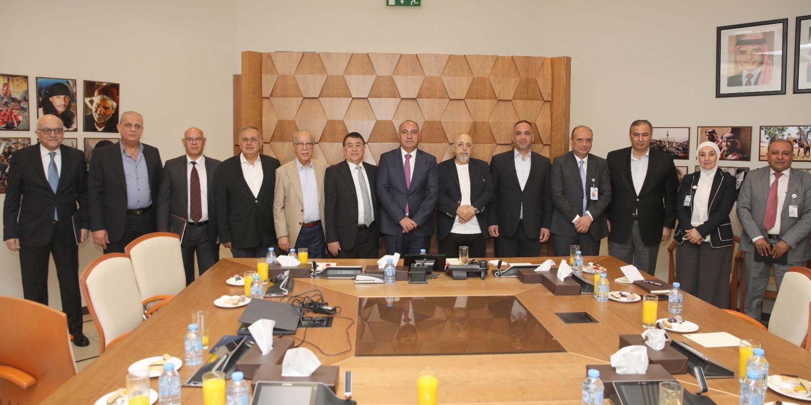 الشواربة يلتقي رئيس و أعضاء جمعية المستثمرين في قطاع الإسكان