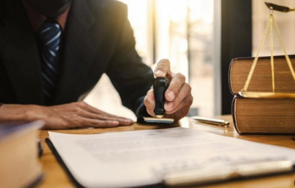 إقرار نظام يخفض رسوم معاملات الكاتب العدل