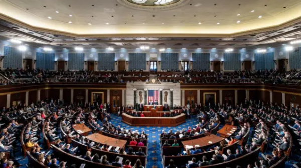 مجلس النواب يعرقل أحدث محاولة لكبح صلاحيات ترامب في حرب إيران