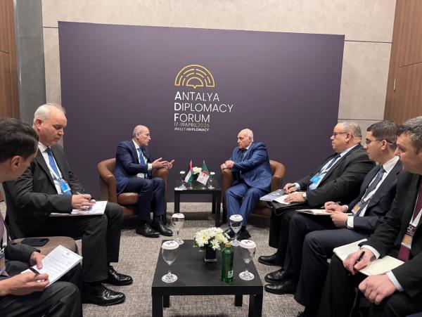 الصفدي خلال سلسلة لقاءات: الأردن سيبقى يعمل من أجل تحقيق الأمن والاستقرار