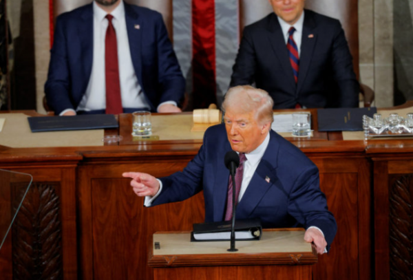 ترامب: قواتنا أوقفت سفينة إيرانية حاولت خرق الحصار