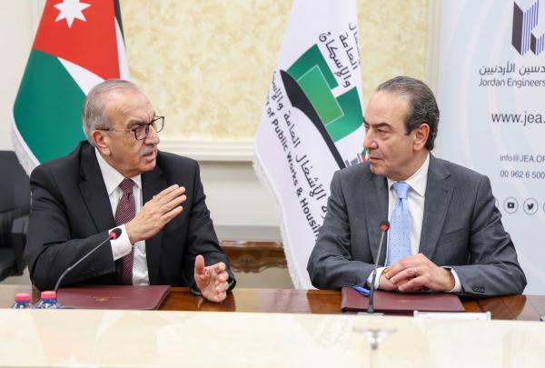 الأشغال ونقابة المهندسين توقعان اتفاقيتين لتعزيز التعاون وتدريب حديثي التخرج