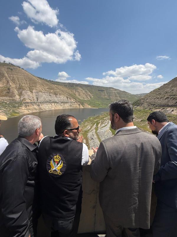 بالصور .. اللجنة الفنية الأردنية السورية للمياه تزور حوض اليرموك