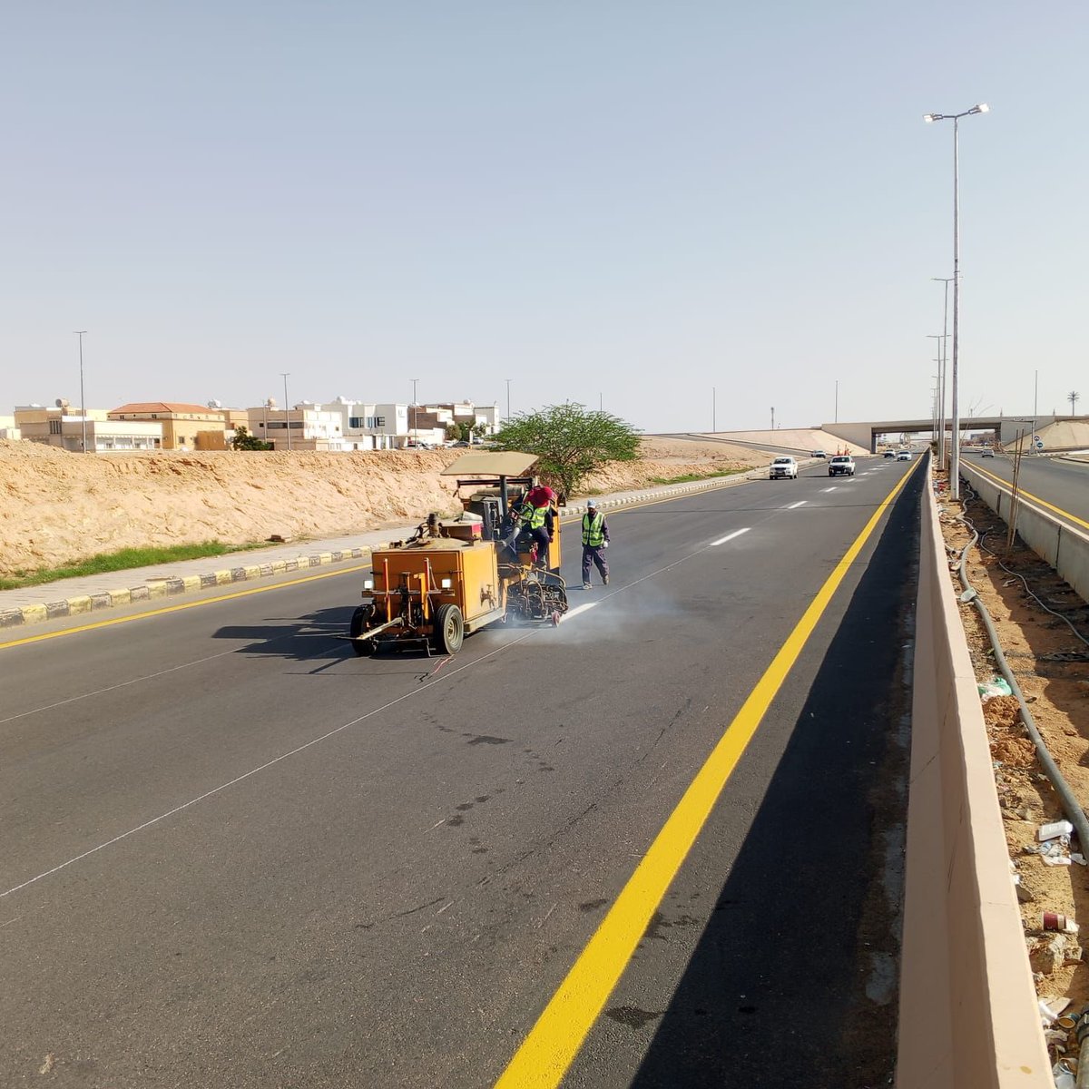 خبير طرق: سبب زوال خطوط مسارب الشوارع هو نوعية الطلاء