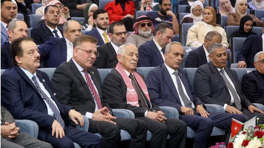 العيسوي يرعى احتفالات جامعة إربد الأهلية باليوم الوطني للعلم الأردني