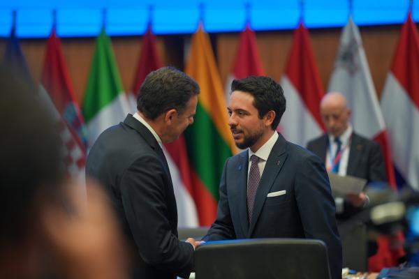 ولي العهد يحذر من صرف النظر عن معاناة الفلسطينيين في غزة والضفة