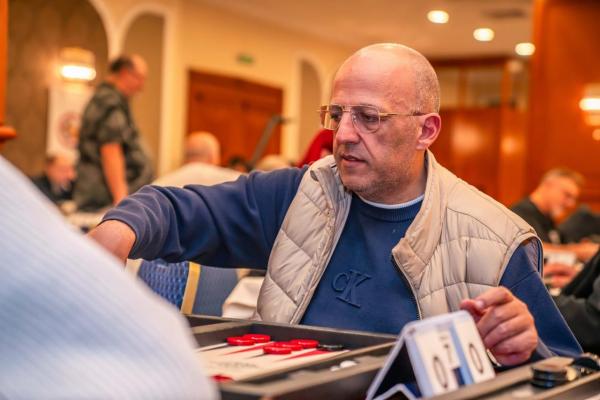 الحدادين يفوز في أولى كأس العالم لطاولة الزهر للمنتخبات