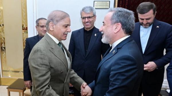 عراقجي يسلم باكستان مطالب بلاده ويغادر .. وموعد جديد الأحد