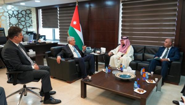 القطامين: خط السكة الحديد سيعزز انسيابية حركة البضائع ويفتح آفاقا جديدة