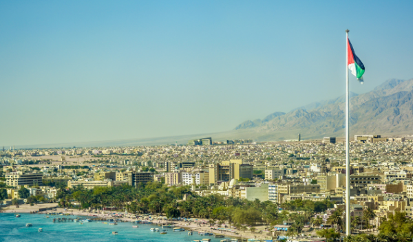 إعفاءات وتخفيضات 50% على ضريبة الأبنية والأراضي في العقبة