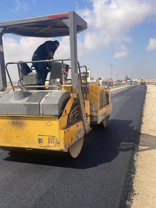 الأشغال تُنهي مشروع تأهيل طريق مدخل أم الرصاص قبل موعده المحدد