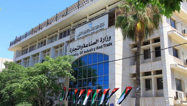 الصناعة والتجارة: تسوية المستحقات المتراكمة للمنشآت الصناعية تعزز وتيرة الإنتاج