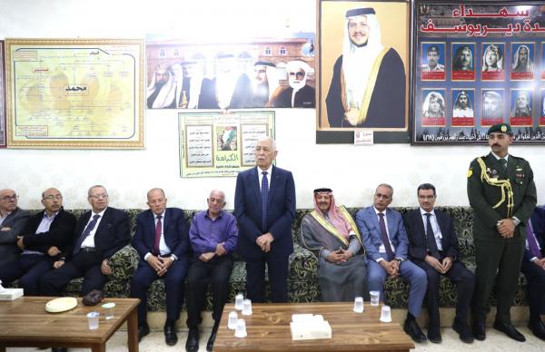 مندوبا عن الملك وولي العهد .. العيسوي يعزي بوفاة الوزير الأسبق خالد العمري