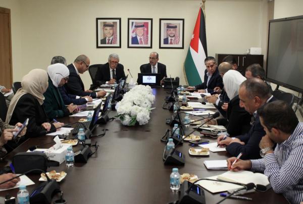 لرفع نسبة تشغيل الأردنيين .. وزراء يبحثون تسهيل النقل للمدن الصناعية
