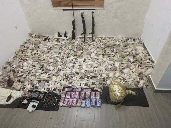 القبض على مطلوب خطر مرتبط بعصابات التهريب وبحوزته 2 مليون حبة مخدرة