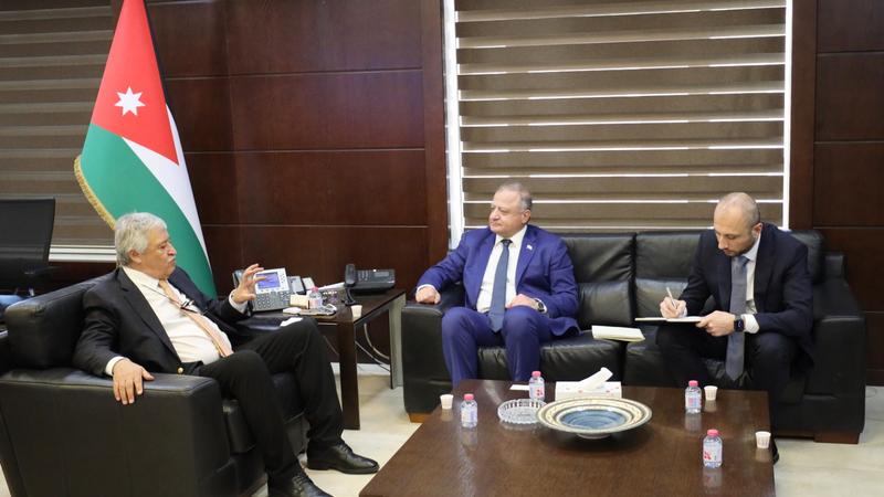 وزير النقل يبحث مع السفير الجورجي تعزيز التعاون المشترك