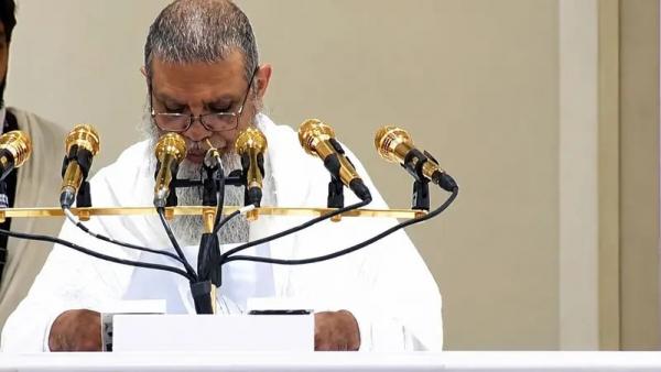 الحذيفي في خطبة عرفة: الحج عبادة لا ساحة للشعارات السياسية