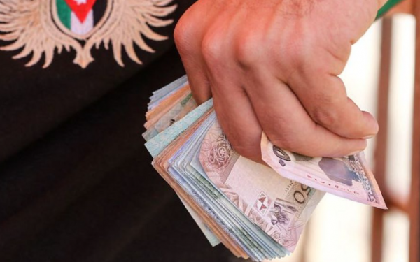 العيدية .. تعزيز لتواصل الكبار ورسم البهجة في نفوس الصغار