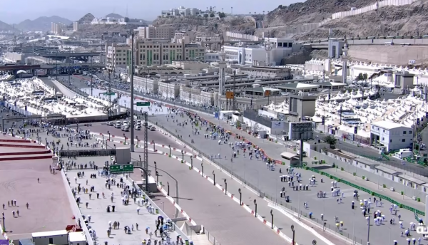 الحجاج يواصلون أداء مناسكهم .. والمتعجلون يتأهبون لوداع مكة