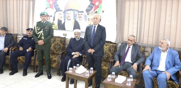 مندوبا عن الملك وولي العهد .. العيسوي يعزي عشيرة بني هاني