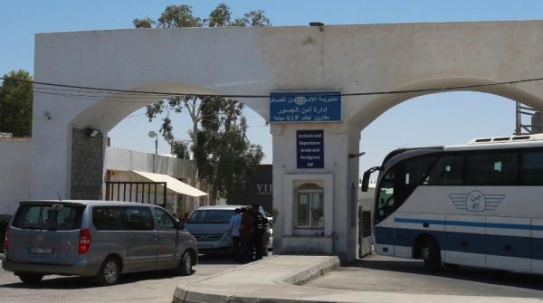 الداخلية: الأردن لا يغلق جسر الملك حسين حتى وصول آخر مسافر يُسمح له بالعبور