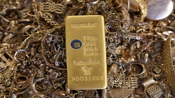 الذهب يواصل مكاسبه وسط بيانات وظائف ضعيفة وتراجع النفط