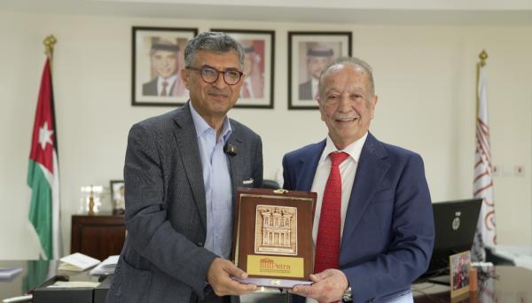 البترا تكرم الوزير الأسبق الدباس