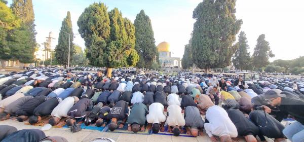 70 ألفاً يؤدون صلاة الجمعة في المسجد الأقصى