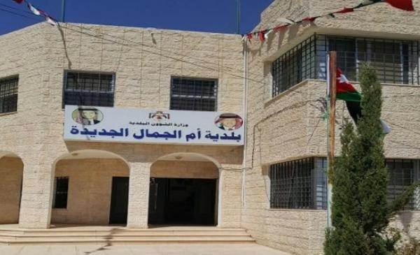 محافظ المفرق يتفقد واقع الخدمات في بلدية أم الجمال