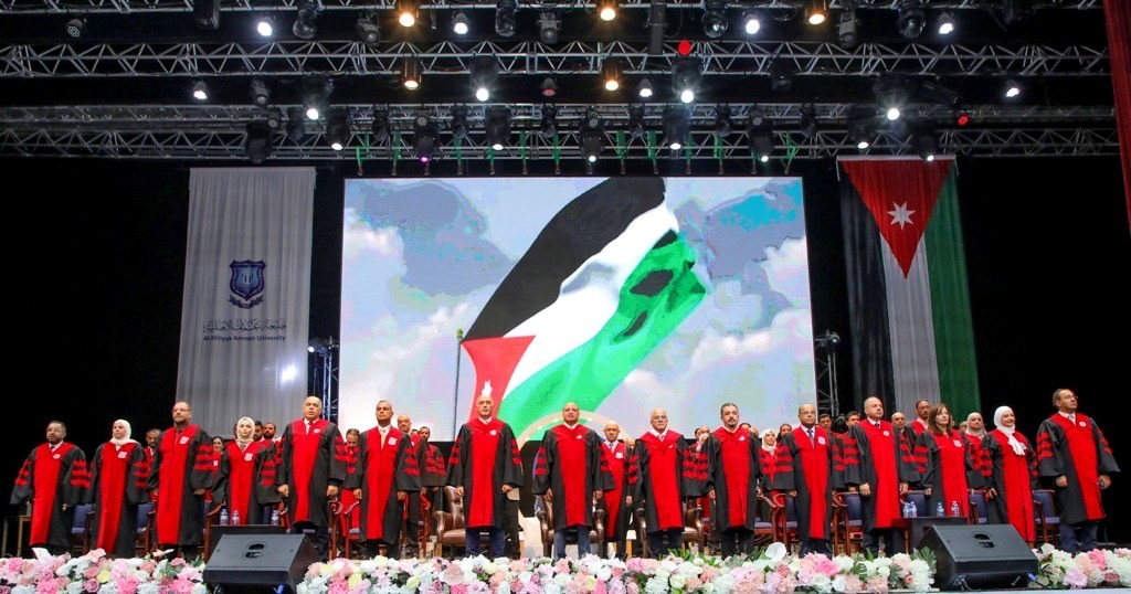 بالصور والفيديو .. د.الحوراني يرعى احتفال عمان الاهلية لليوم الثاني بتخريج طلبة الفصل الثاني من الفوج 33
