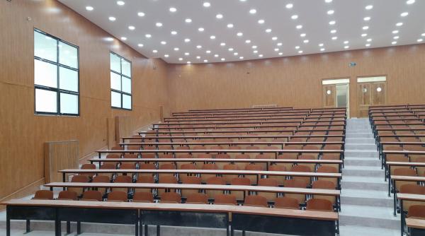 هيئات تدريسية وإدارية تطالب الاعيان بإلغاء مادة تُخفِّض رواتبهم في الجامعات
