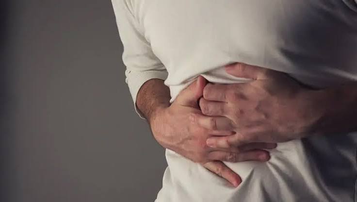 15 حالة تسمم غذائي في الزرقاء .. واغلاق مطعم وضبط مالكه