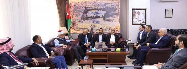 وزير الأوقاف ونقيب الصحفيين يبحثان تعزيز التعاون المشترك
