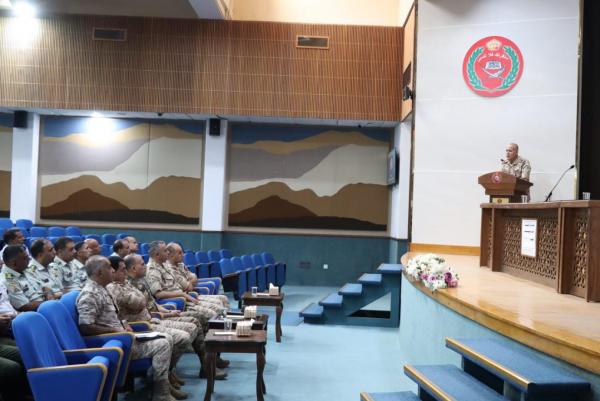 افتتاح دورة قادة الكتائب والتفتيشات العسكرية في كلية القيادة والأركان