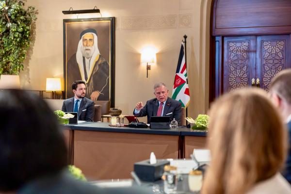 الملك يستقبل وفدا من مساعدي أعضاء في الكونغرس الأمريكي