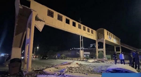 إزالة جسر مشاة قبيل حدود جابر بعد انهيار جزء منه