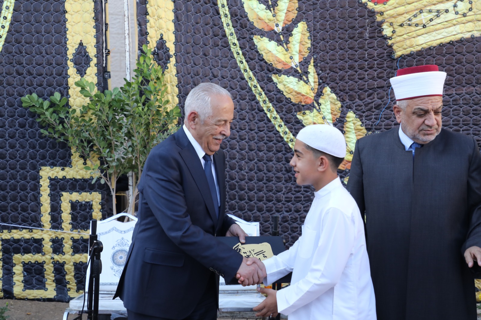 رئيس الديوان الملكي يرعى تخريج الفوج الرابع من طلبة مركز 