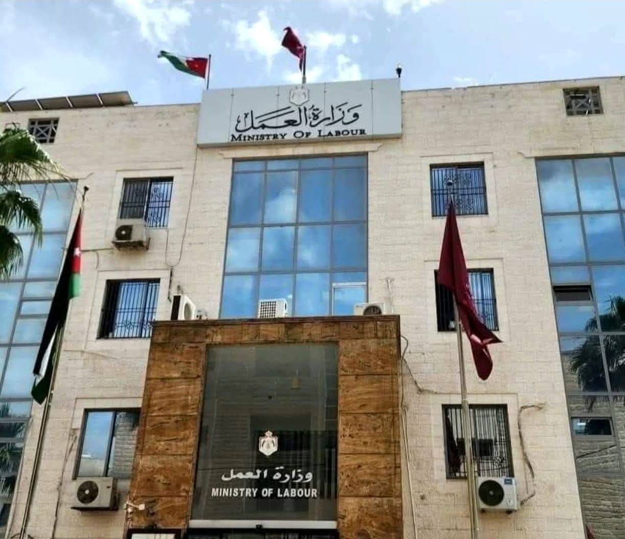 القطامين يوجه بوضع خطة لضمان التزام المنشآت بتوفير الحضانات