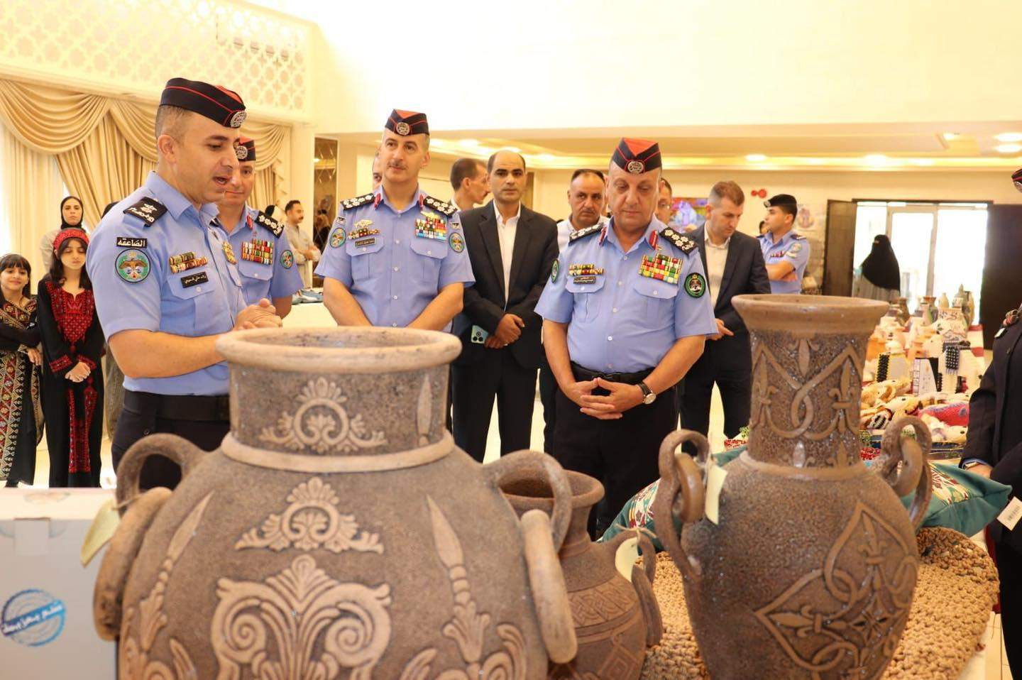 الأمن العام يعرض منتوجات نزلاء مراكز الإصلاح بمعرض صنع بعزيمة