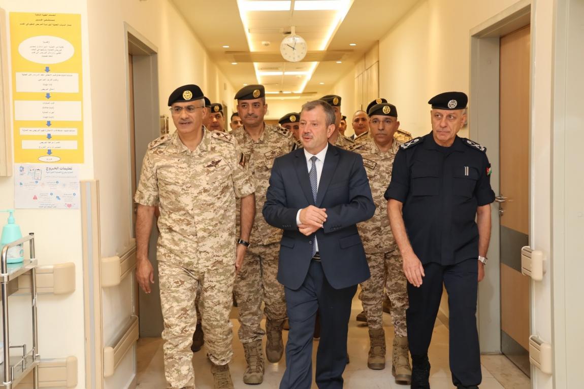 رئيس هيئة الأركان ومديرو الأجهزة الأمنية يعزون بمتوفي خدمة العلم ويعودون المصابين